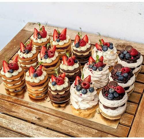 Medus, mandeļu-upeņu, šokolādes-ķiršu, pavlovas un cielaviņas minikūciņas