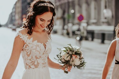 Līgavas pušķis ar peonijām