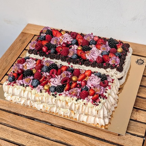 Pupuķa un Pavlovas šablonkūka 